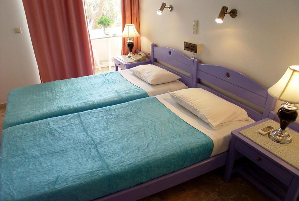 Doreen Suites Kalamaki  Room photo